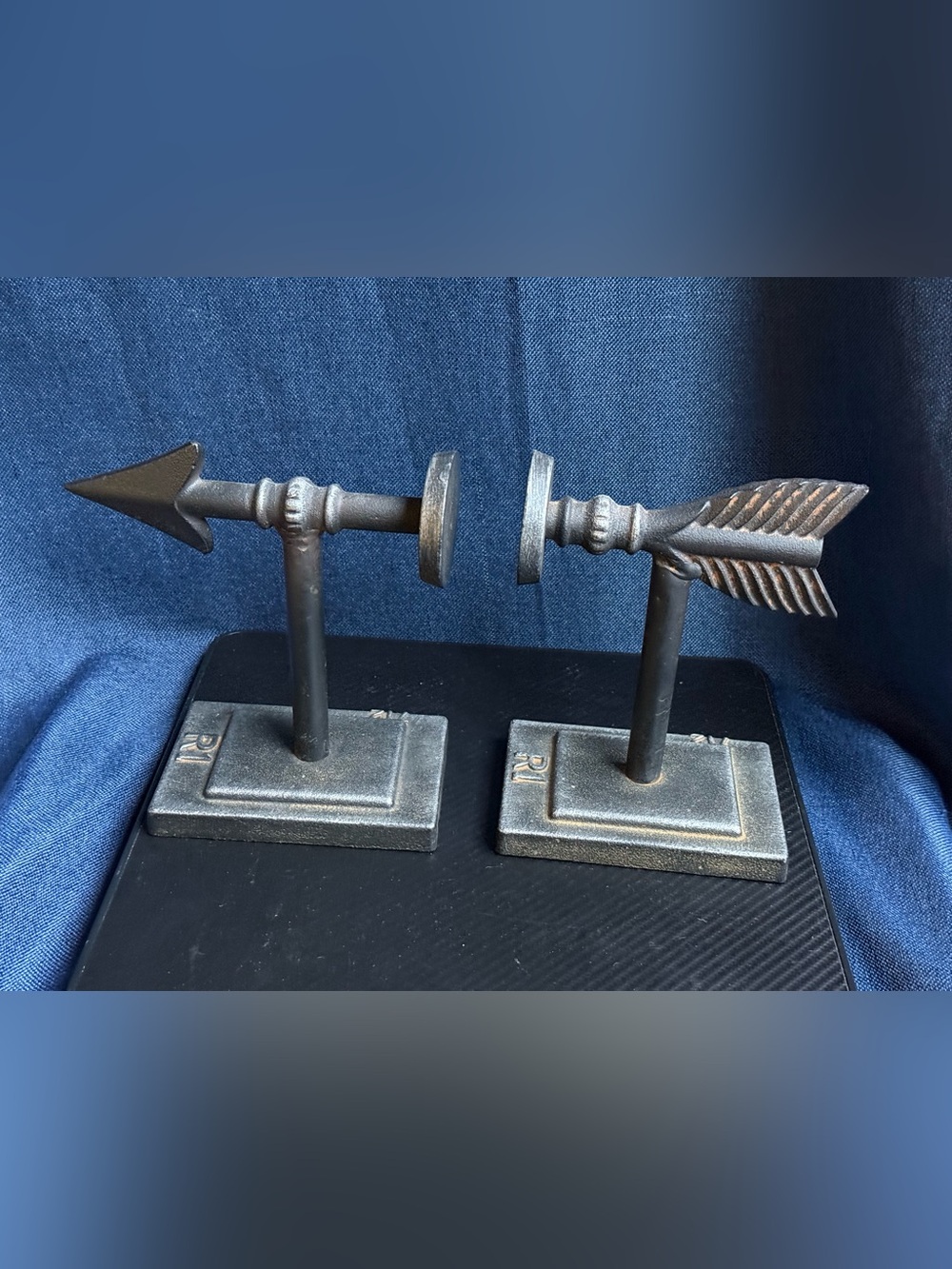Creative Co Op Cast Iron Arrow Bookends R1 712 Heavy Rustic Desk Book Ends Set
